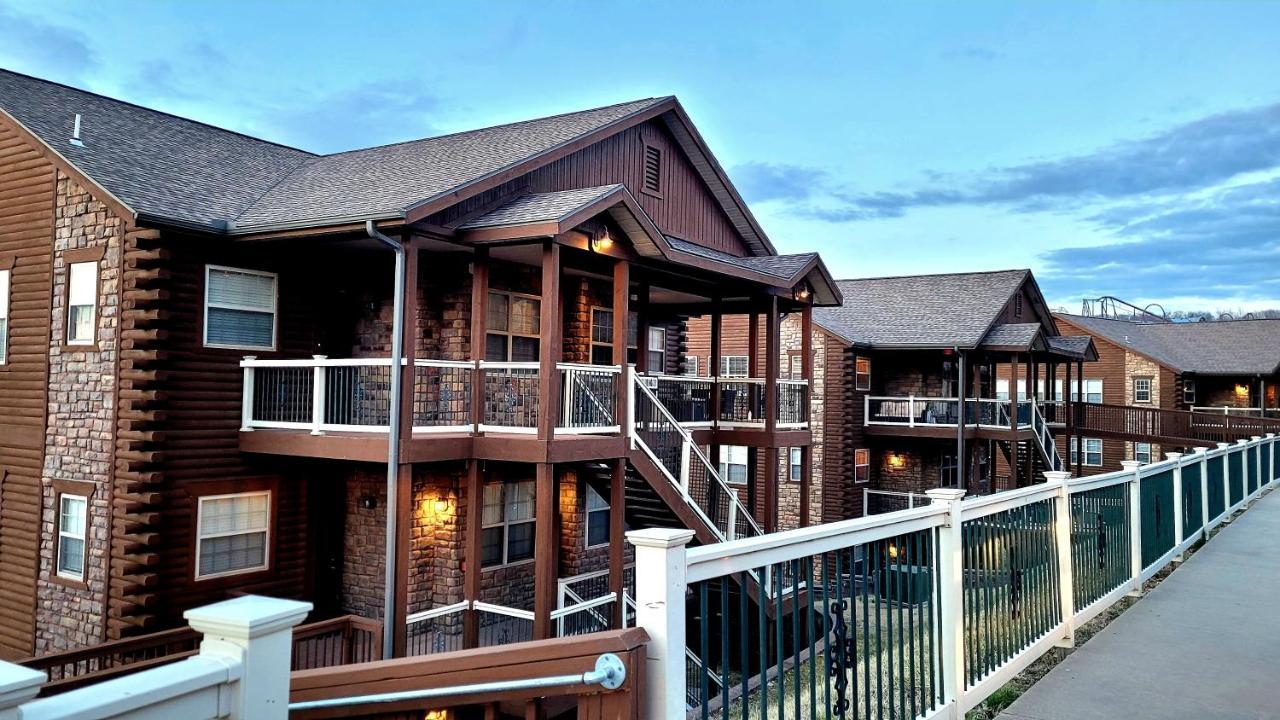 Villa Penthouse W Lake View & Private Deck- Next To Sdc Branson Exterior foto